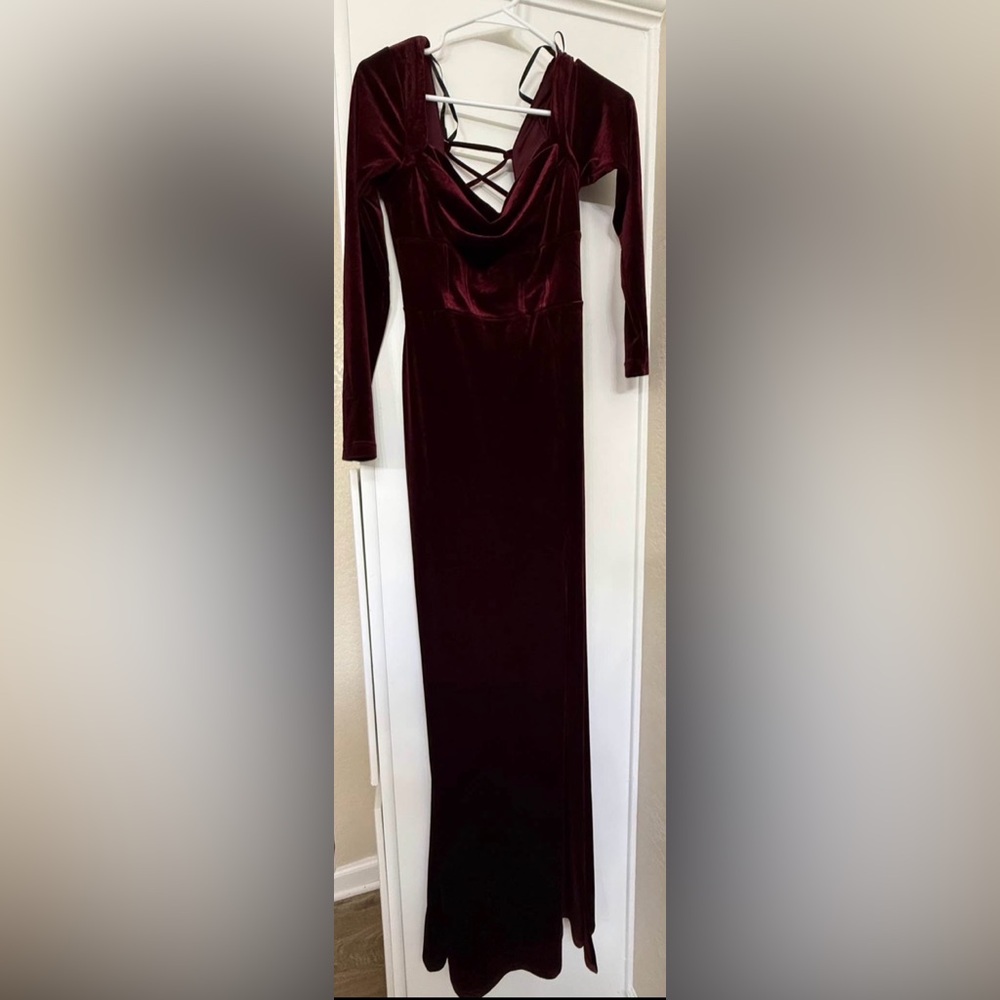 Elegant Burgundy Velvet Evening Gown